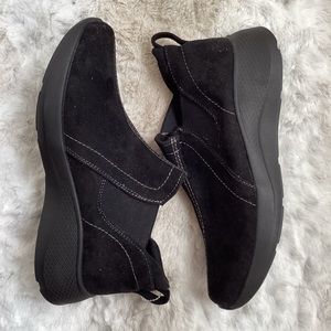 Earth Origins Black Dayana Casual Boots, 7.5M, NWT